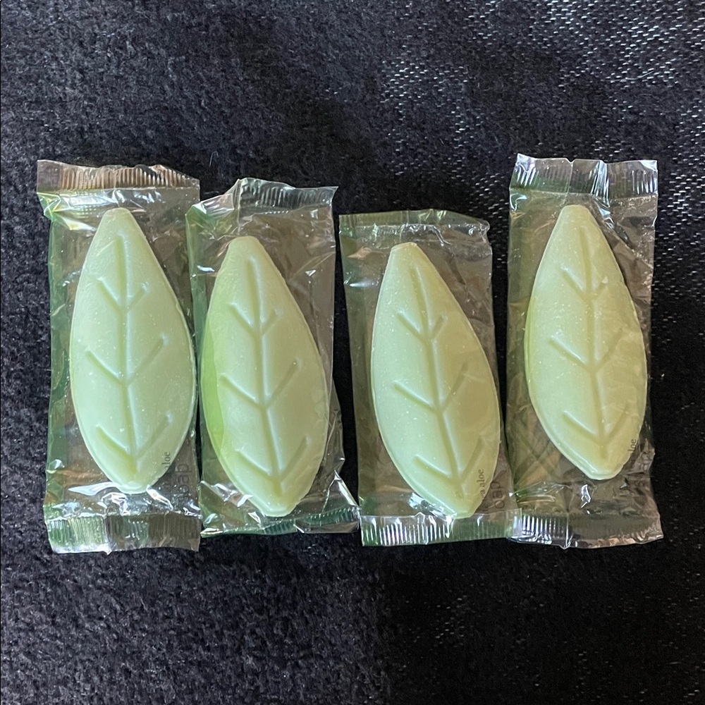 RARE WESTIN HEAVENLY SPA WHITE TEA ALOE Leaf-Shaped Green Hand (lot of 4)